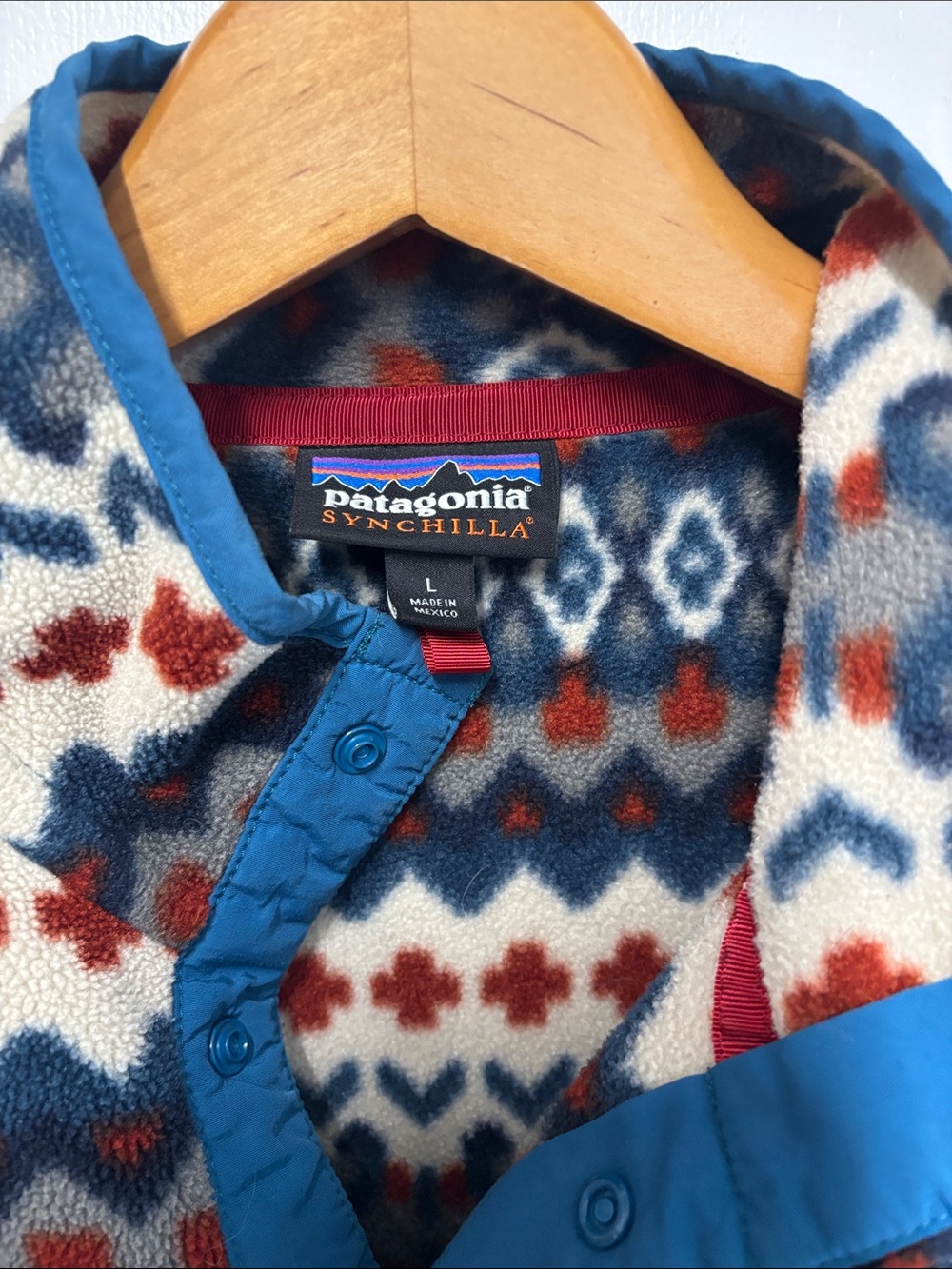 Patagonia Patterned Fleece Pullover Jacket - Cream, Navy & Teal Accents - Picture 3 of 7